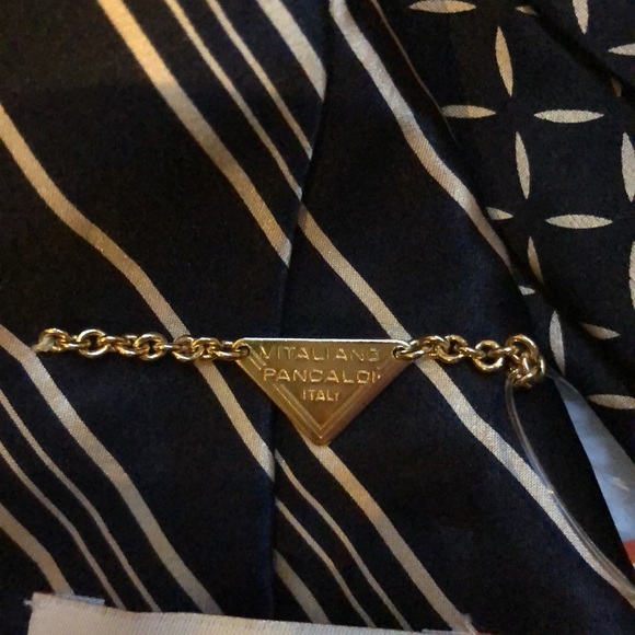 Beautiful Cavallini Beverly Hills Black and Gold Tie - Picture 4 of 7